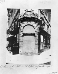Fontaine de la Reine, rue Saint-Denis, Paris, 1903